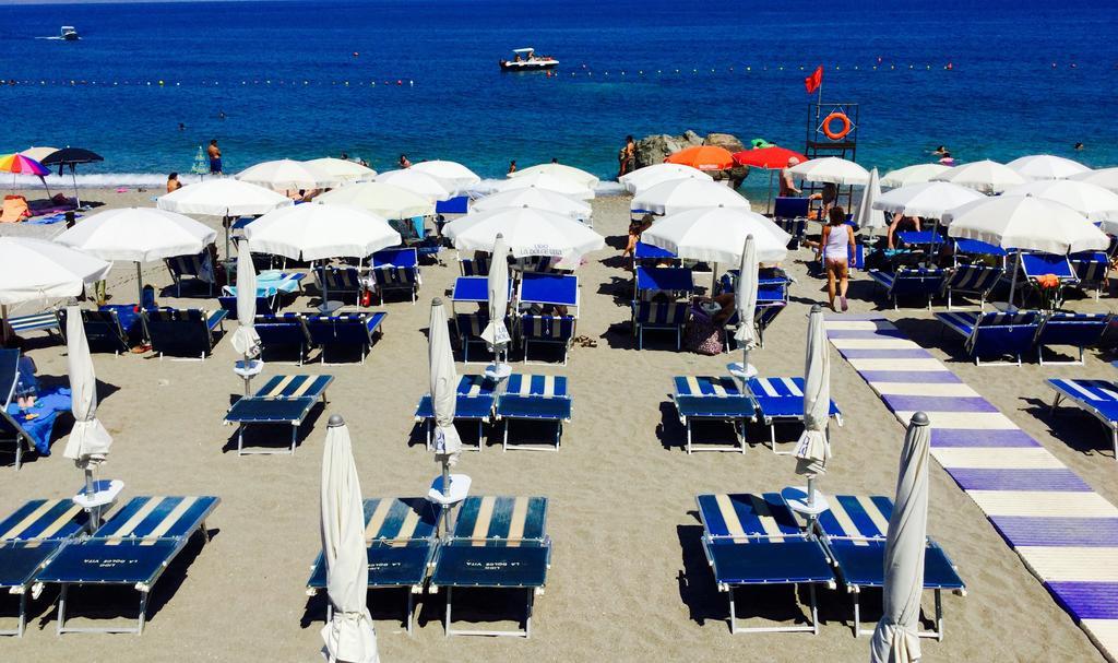 Holiday Rentals *